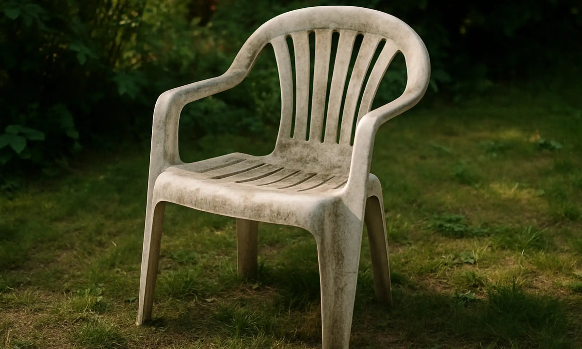 bio-chem Kunststoffreiniger frischt Gartenmöbel Heizungen und viele weitere Oberflächen auf.
